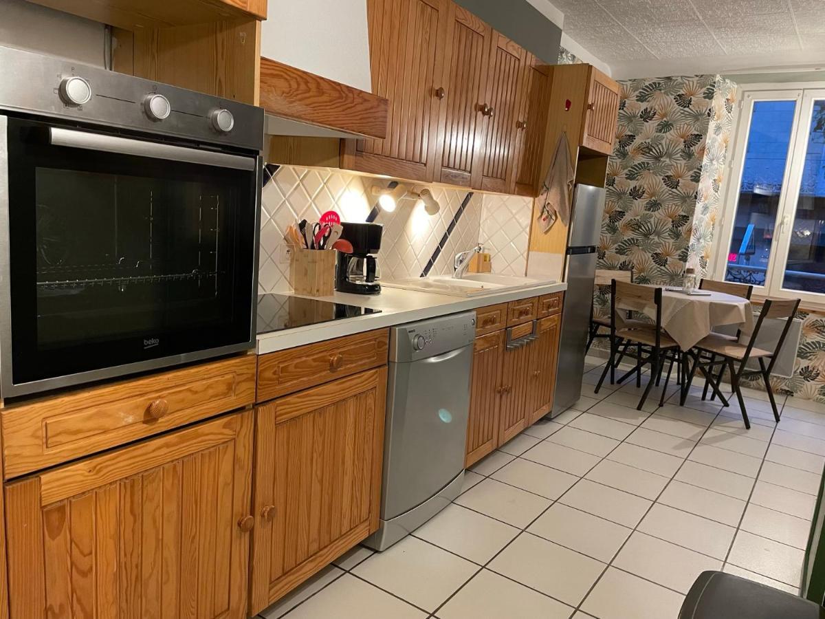 Appartement T2 Plein Centre Au 1Er Etage Avec Parking Prive à Millau Extérieur photo