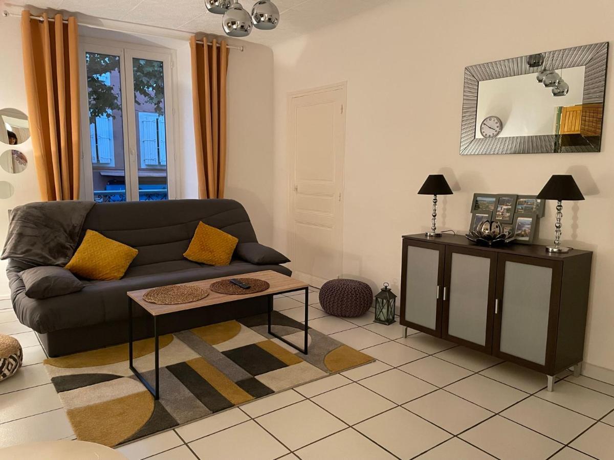 Appartement T2 Plein Centre Au 1Er Etage Avec Parking Prive à Millau Extérieur photo