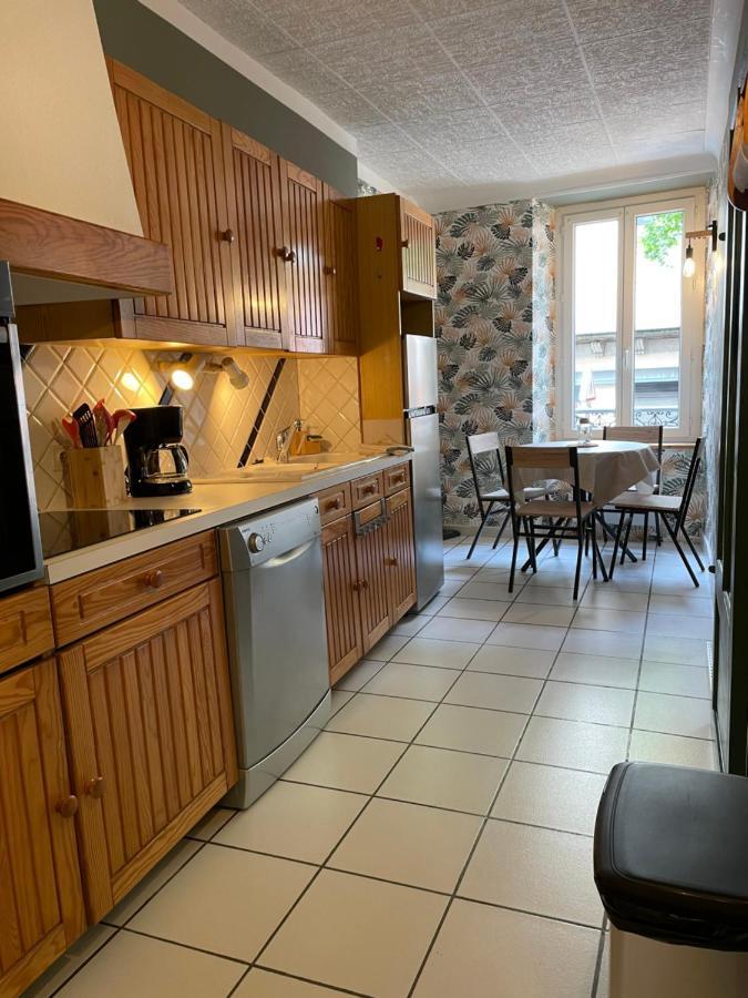 Appartement T2 Plein Centre Au 1Er Etage Avec Parking Prive à Millau Extérieur photo