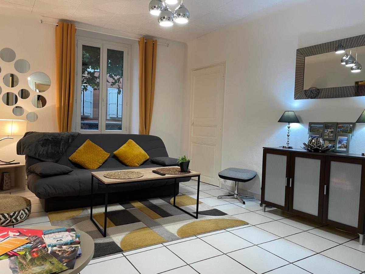 Appartement T2 Plein Centre Au 1Er Etage Avec Parking Prive à Millau Extérieur photo