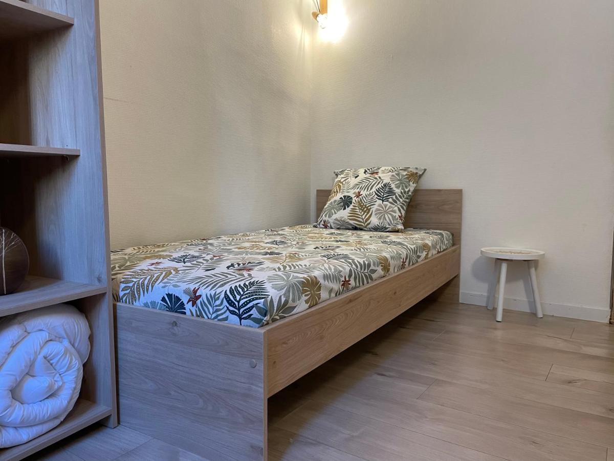 Appartement T2 Plein Centre Au 1Er Etage Avec Parking Prive à Millau Extérieur photo