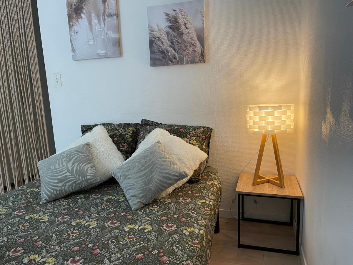 Appartement T2 Plein Centre Au 1Er Etage Avec Parking Prive à Millau Extérieur photo