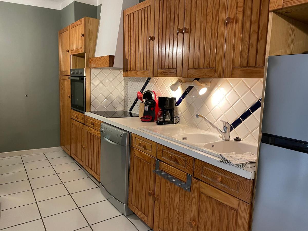 Appartement T2 Plein Centre Au 1Er Etage Avec Parking Prive à Millau Extérieur photo