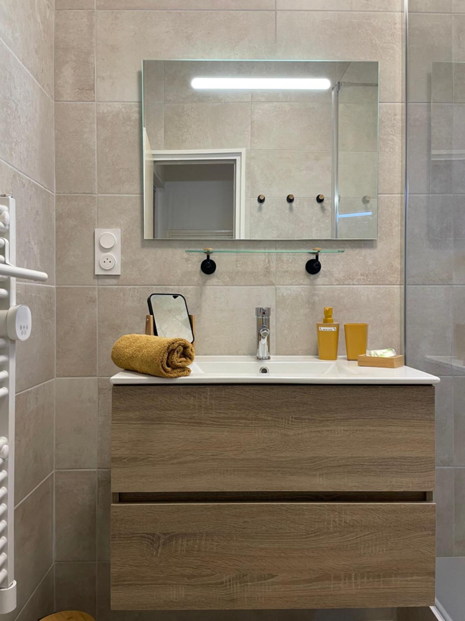 Appartement T2 Plein Centre Au 1Er Etage Avec Parking Prive à Millau Extérieur photo