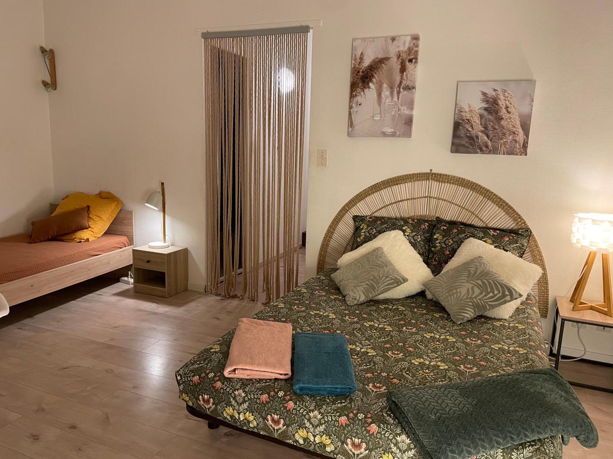 Appartement T2 Plein Centre Au 1Er Etage Avec Parking Prive à Millau Extérieur photo