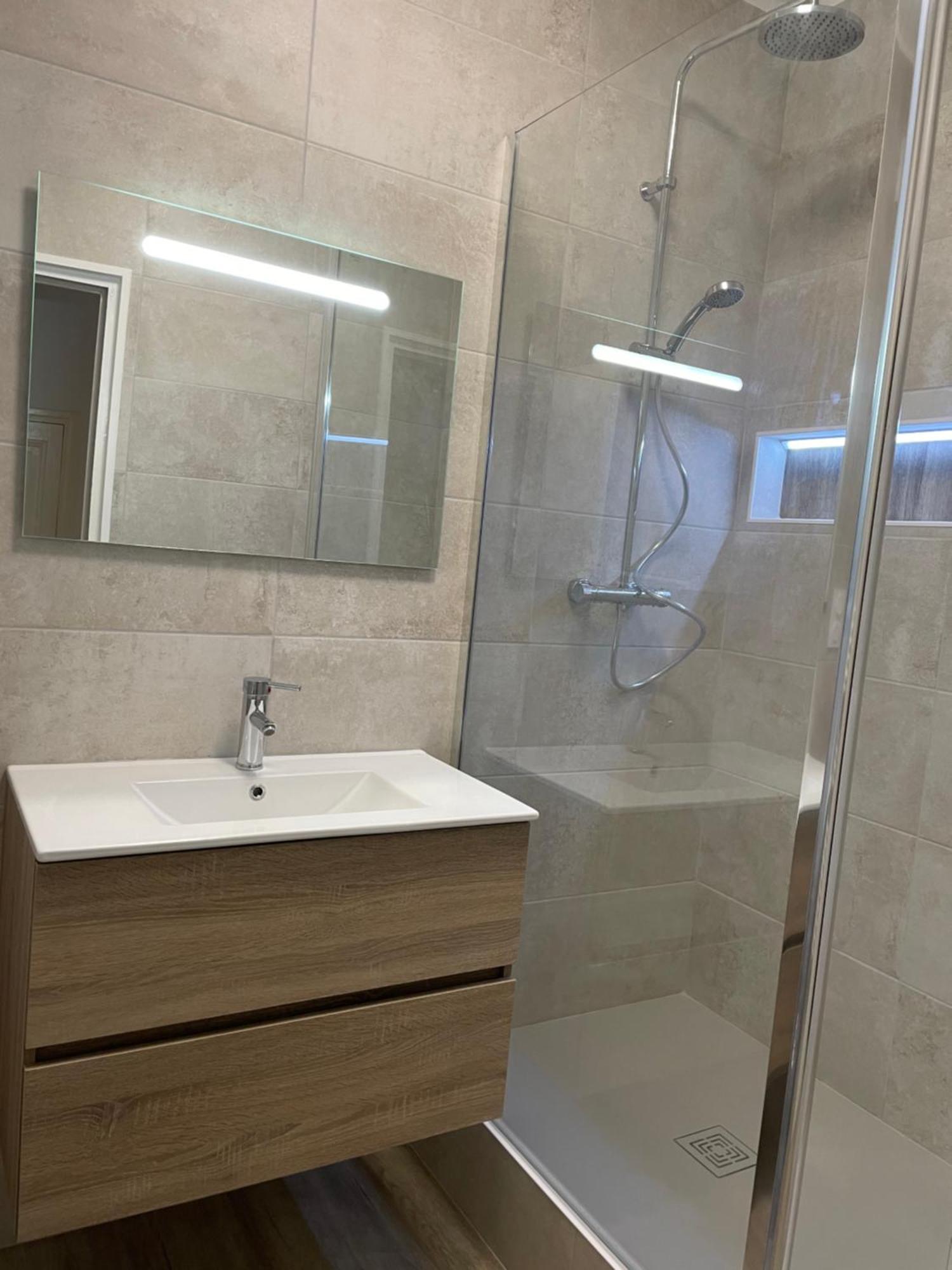 Appartement T2 Plein Centre Au 1Er Etage Avec Parking Prive à Millau Extérieur photo